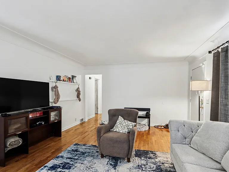 3728 Canterbury Ave — Photo 4