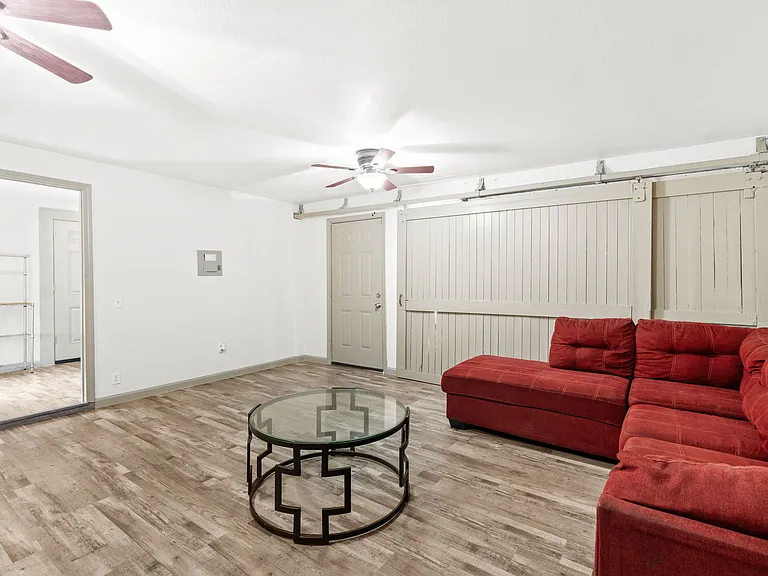 3106 N Zarzamora St — Photo 3