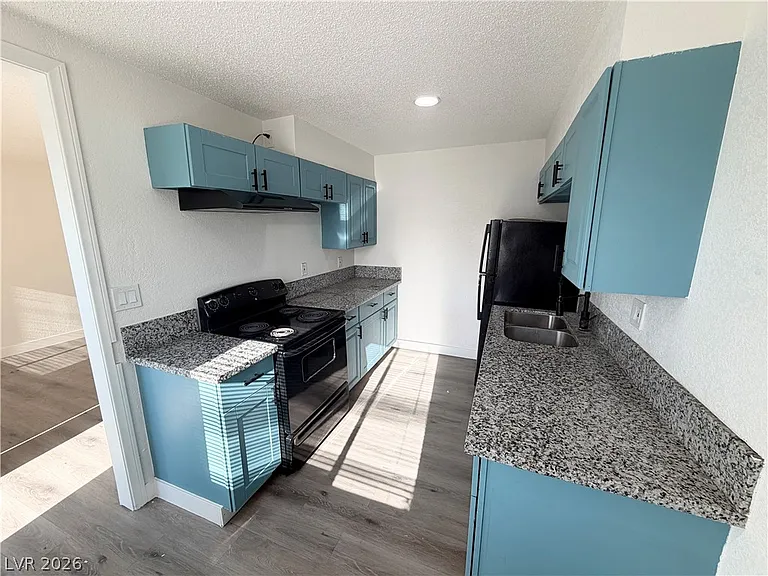 2030 Sunrise Ave #10 — Photo 11