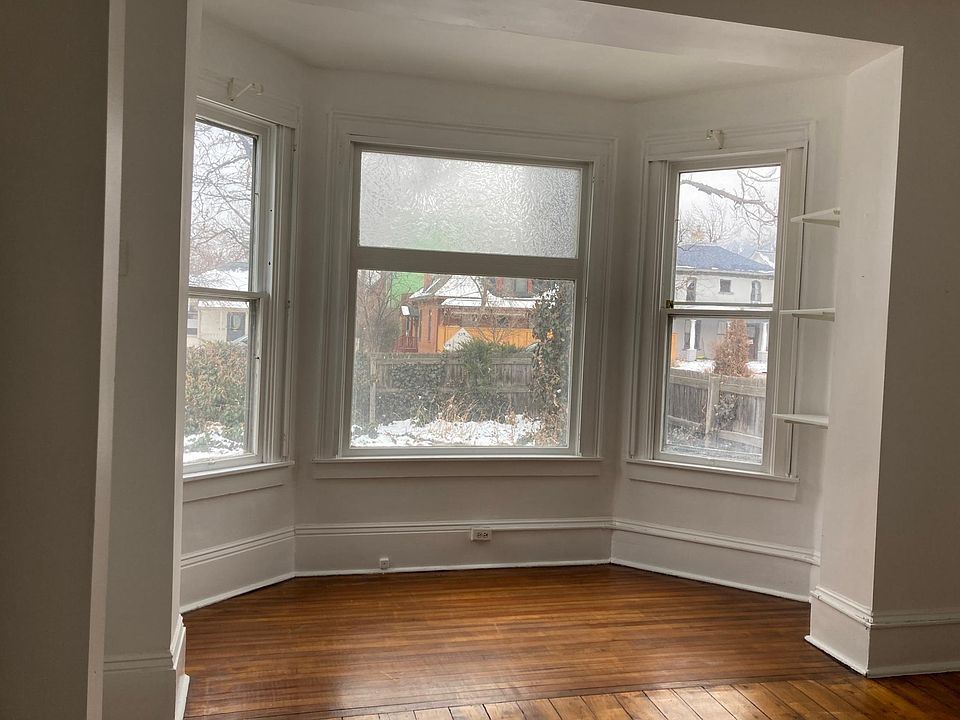 South facing bay window with flatiron view.