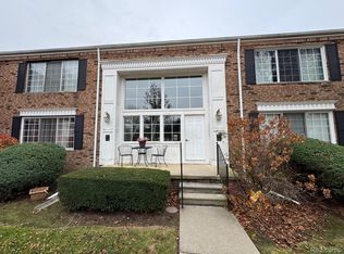 587 E Fox Hills Dr, Bloomfield Hills, MI 48304