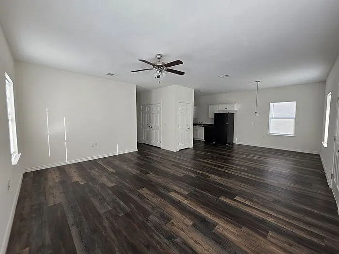 3 bed, 2.0 bath, $1,472 — Photo 2