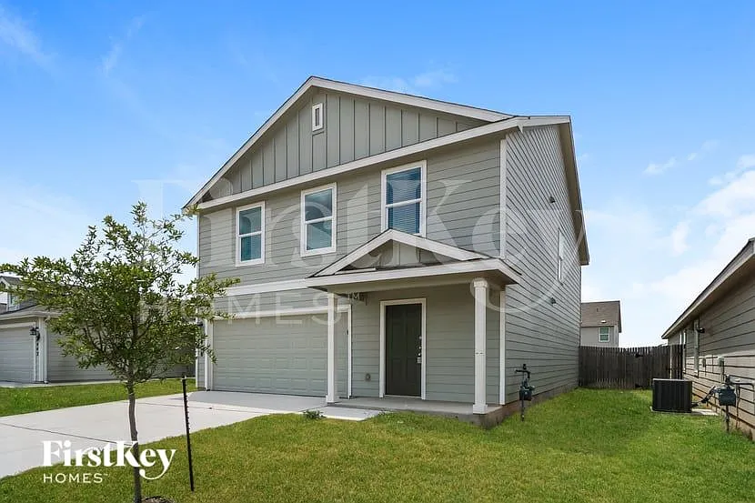 4 bed, 2.5 bath, 1950 sqft, $1,765 — Photo 2