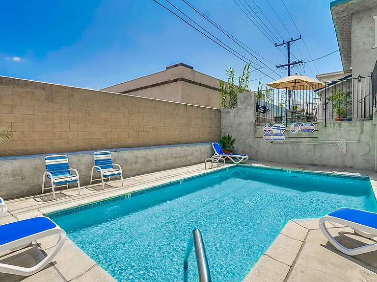 616 W Wilson Ave — Photo 2