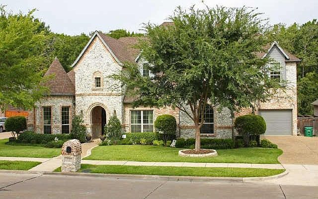1st image of 1712 Surrey Ln