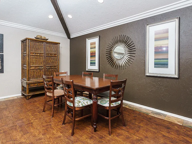 Ridgecrest Apartments — Photo 17