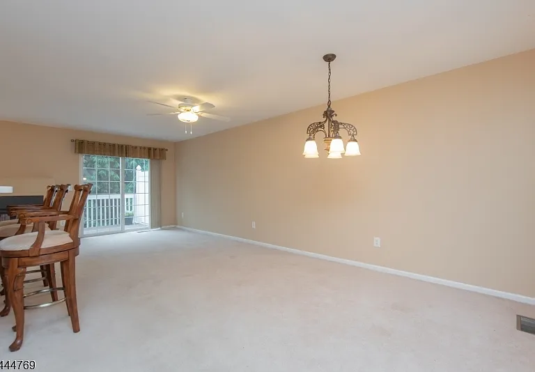 2404 Vantage Ct — Photo 4
