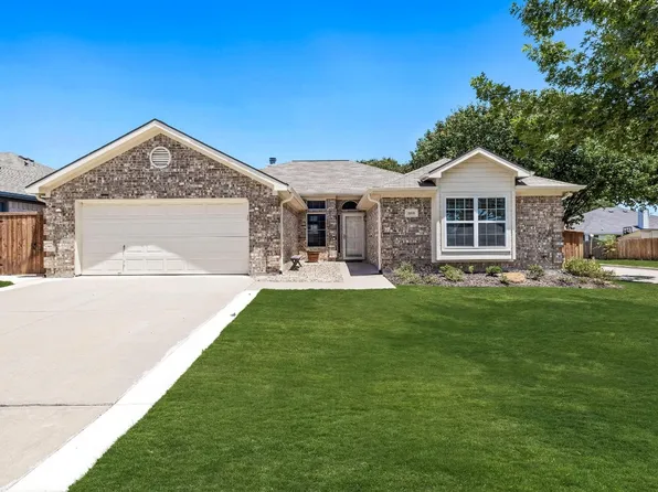 8100 Berkshire Dr, Fort Worth, TX 76137