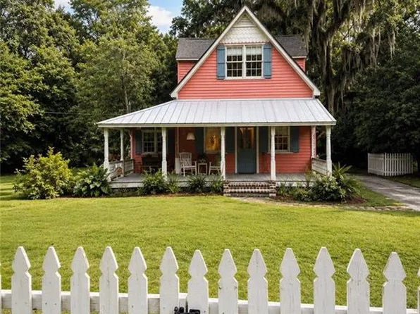 1403 Captain O'Neal Dr, Daphne, AL 36526