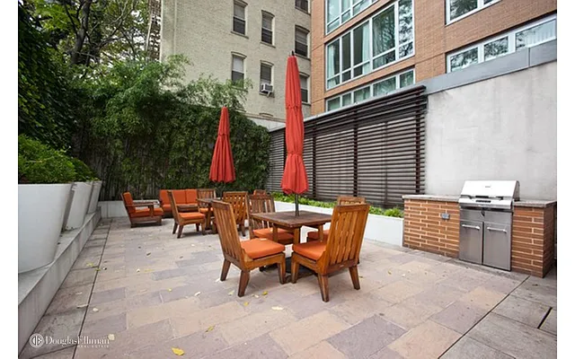 Rented by Douglas Elliman | media 16