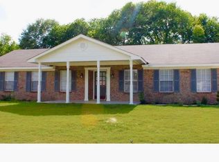 115 Crossgate Dr, Elmore, AL 36025