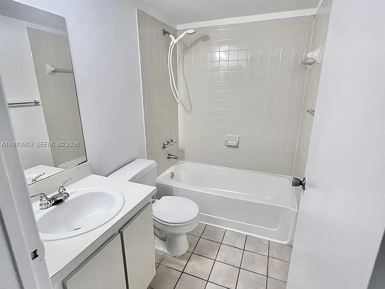 400 Palm Cir W #201 — Photo 18