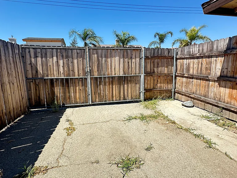 1554 W Ramona Dr #B — Photo 14