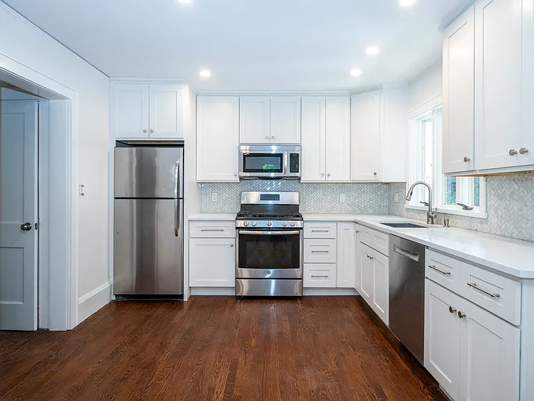 162 Rockingstone Ave — Photo 10