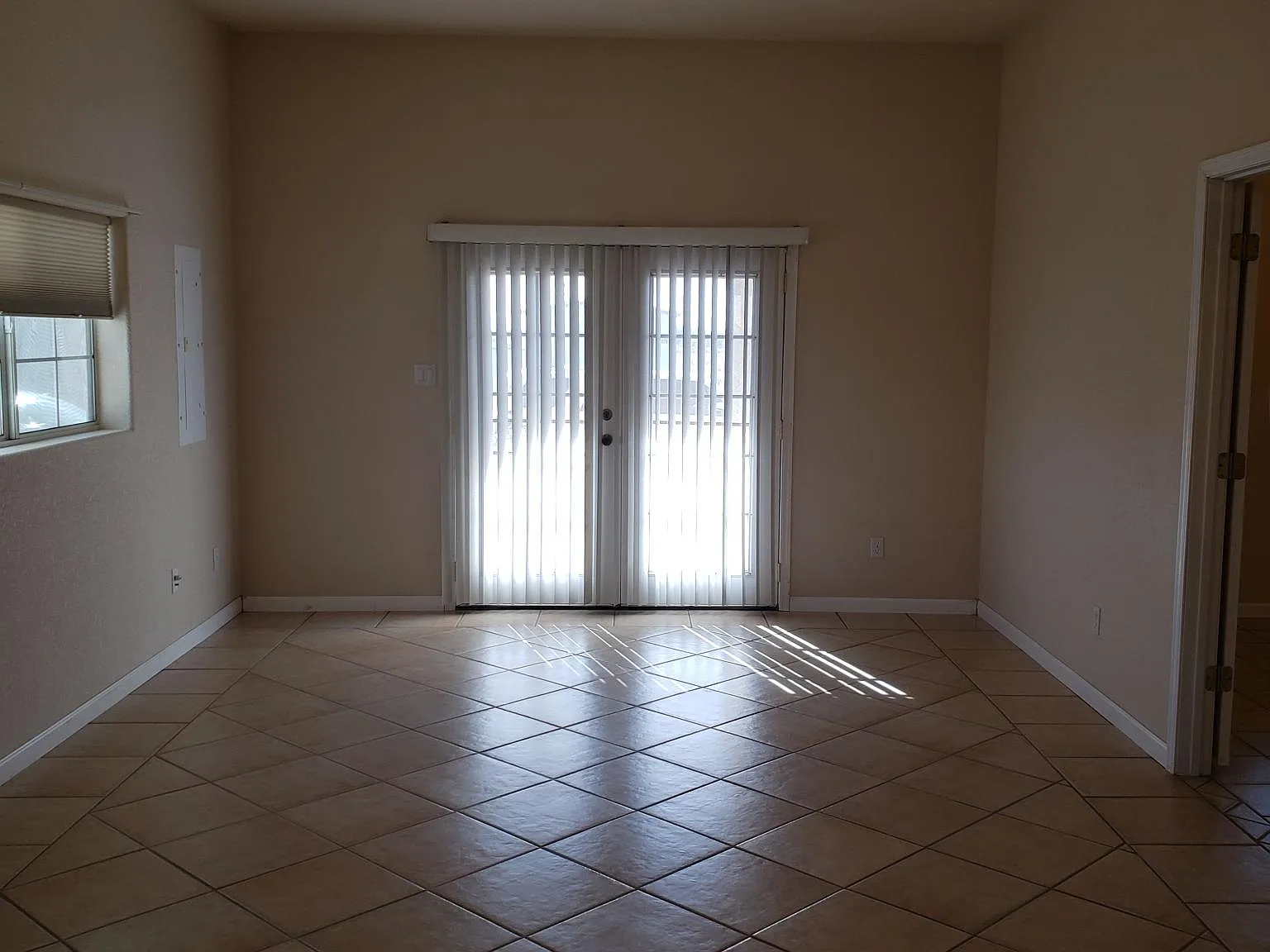 2 bed, 952 sqft, $1,350 — Photo 3
