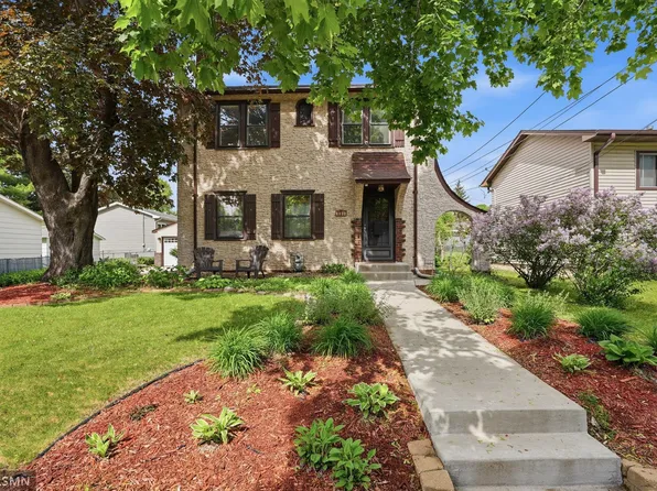 1665 Victoria St N, Saint Paul, MN 55117