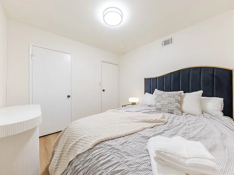 2503 Sierra Leone Ave — Photo 33