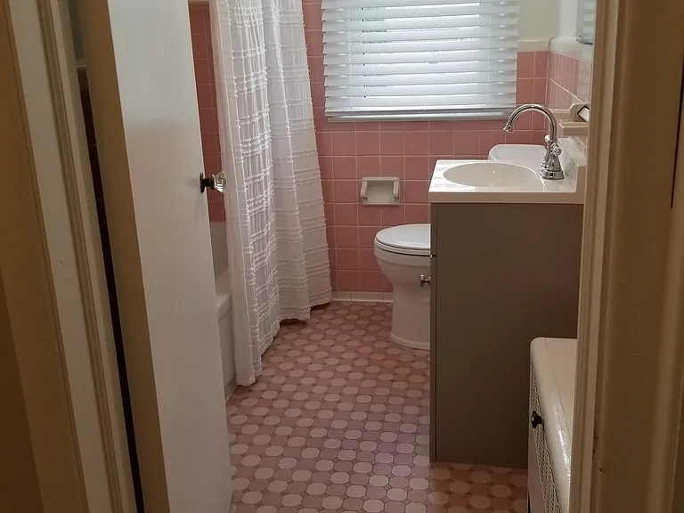 324 E 3rd St #3 — Photo 11
