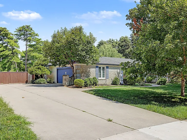 8311 Juniper St — Photo 2