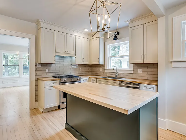 338 N Quentin St — Photo 10