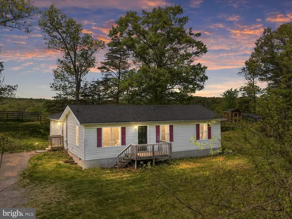 78 Poling Farm Ln, Augusta, WV 26704