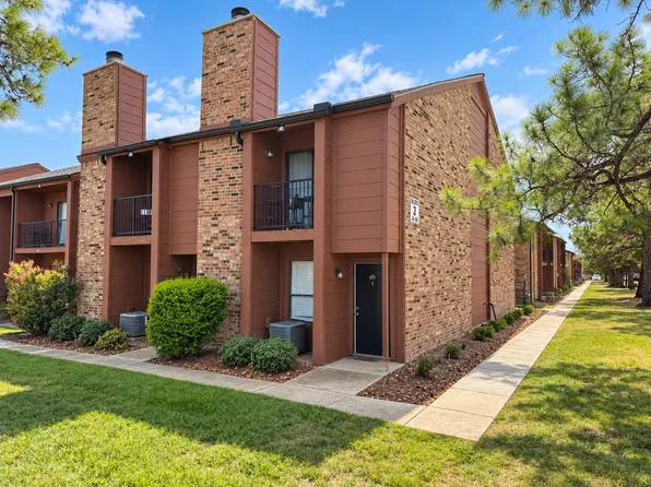 904 University Oaks Blvd APT 49, College Station, TX 77840