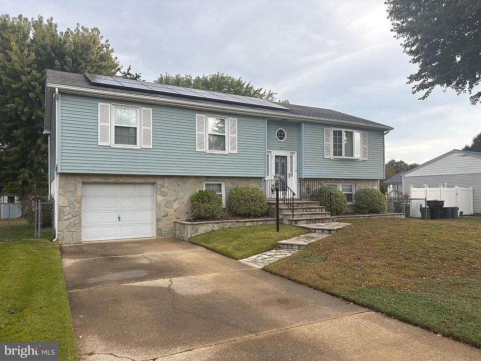 1st image of 135 Sturbridge Dr