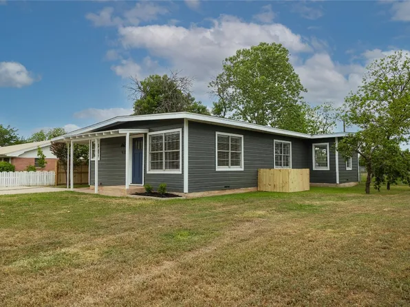 904 E Fitzgerald St, Bangs, TX 76823