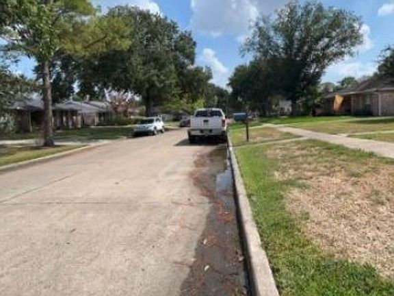Exterior Neighborhood (street photo)