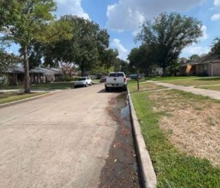 Exterior Neighborhood (street photo)