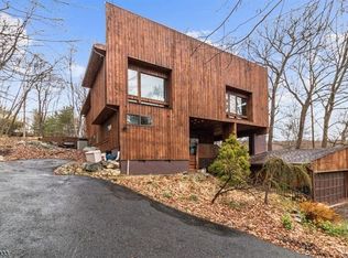 20 Sleepy Hollow Rd, Kinnelon, NJ 07405