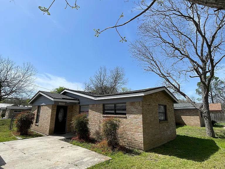 208 Hackberry St #A — Photo 1