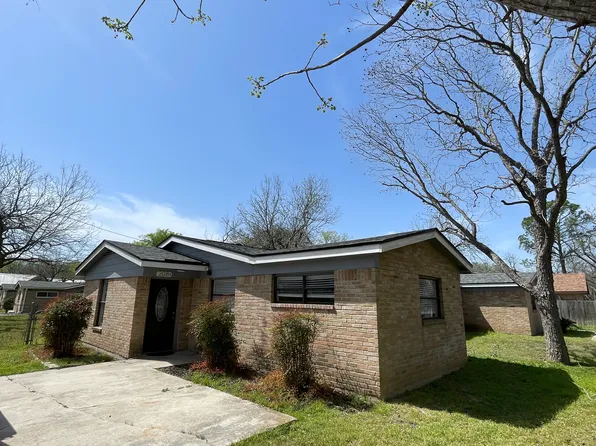 208 Hackberry St APT A, Lockhart, TX 78644