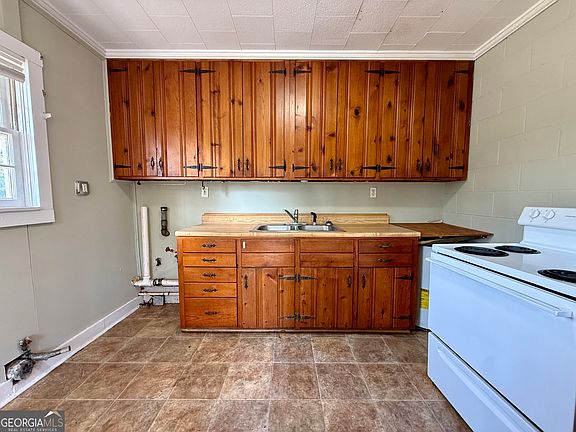 3rd image of 168 Rivers Cir