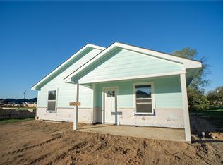 1704 Pine St, Hearne, TX 77859