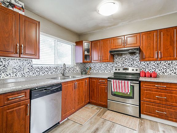 2nd image of 9903 Semiahmoo Rd