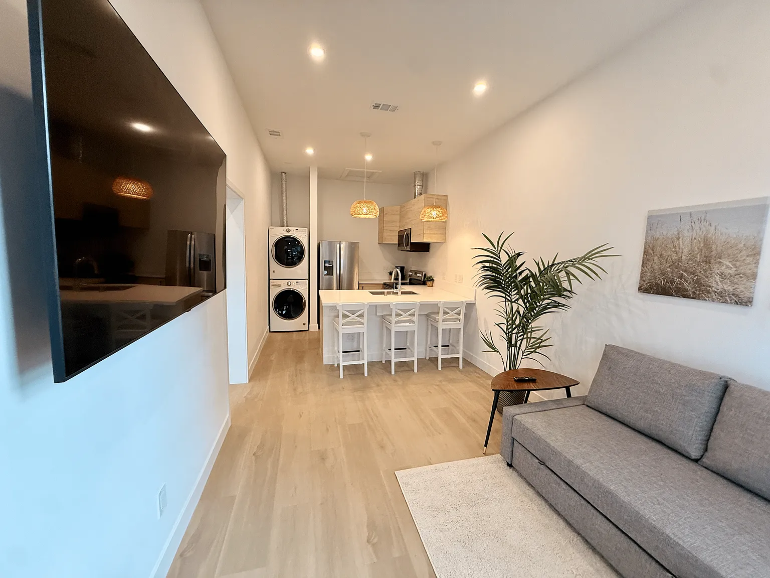 2 bed, 550 sqft, $3,575 — Photo 2