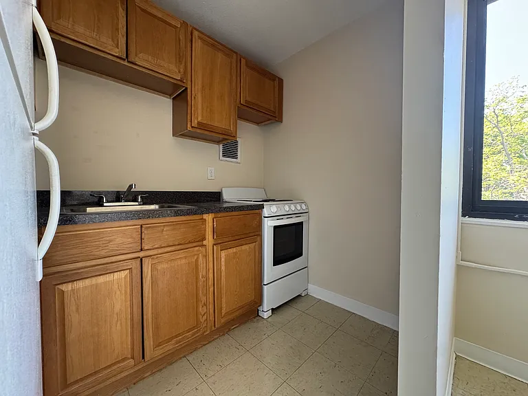 10-345 S Marshall St — Photo 5