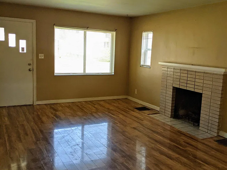 543 Woodbury Ave — Photo 3