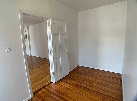 Rented by Salon Realty Corp | media 10