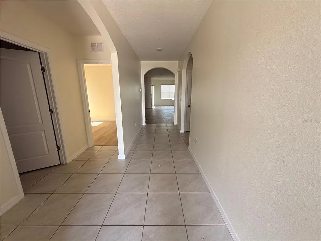 3 bed, 2.0 bath, 1690 sqft, $2,100 — Photo 4