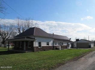 295 W 3rd St, Bonnie, IL 62816