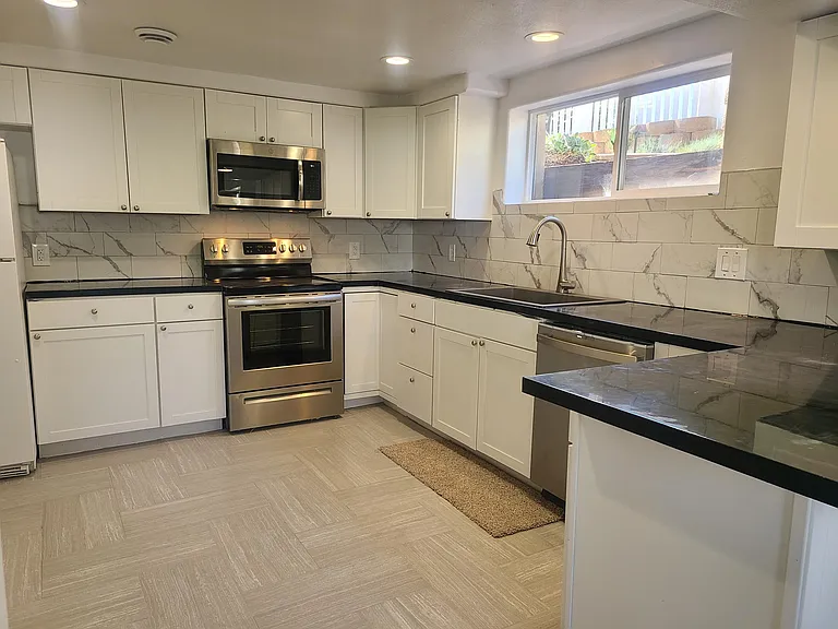 245 N 600 E #B — Photo 1