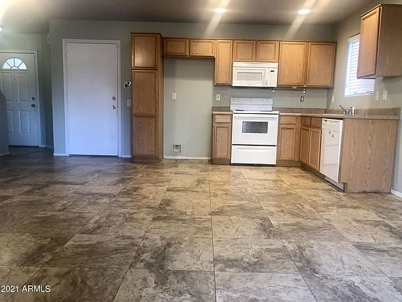 3rd image of 2904 E Eberle Ln