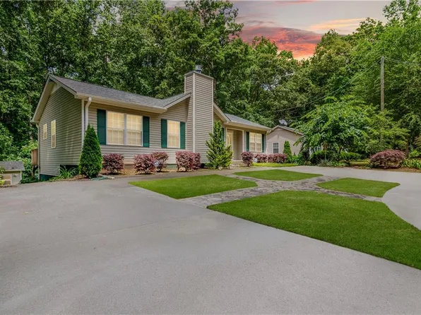 24 Arrow Ct, Lavonia, GA 30553