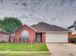 9048 Brushy Creek Trl, Fort Worth, TX 76118