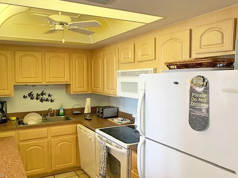 180 Seaview Ct #111 — Photo 12