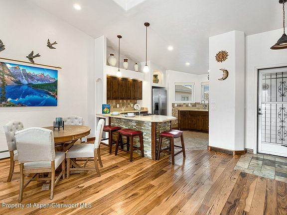 5th image of 25 W Ridge Ct