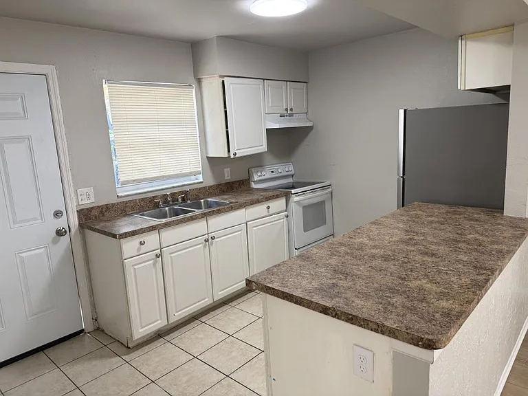 1411 E Mohawk Ave — Photo 5