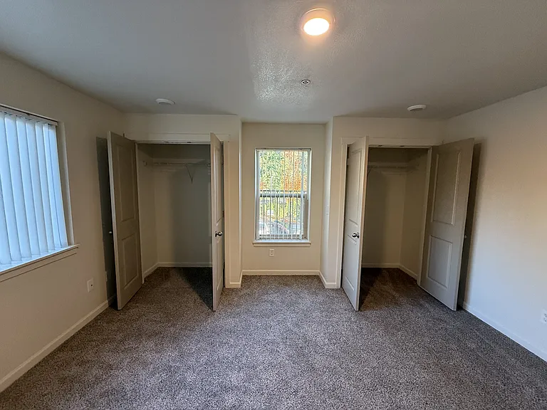 Sierra Point Apartments — Photo 15